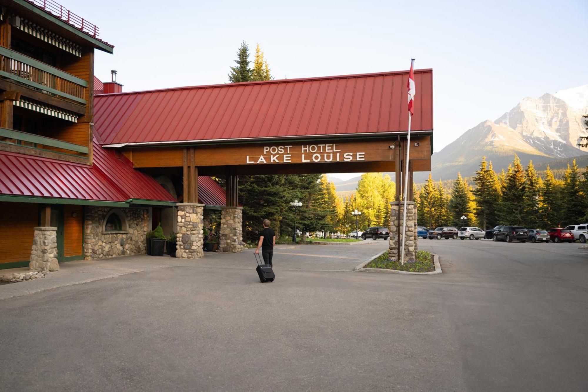 Post Hotel & Spa Lake Louise Exterior foto